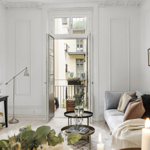 Vardagsrum i vacker sekelskifteslägenhet 